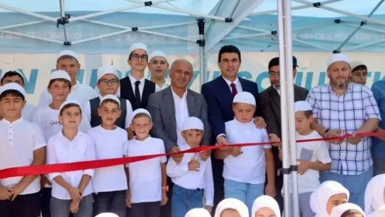 Kur'an kursunu bitiren öğrencilere bisiklet sürprizi
