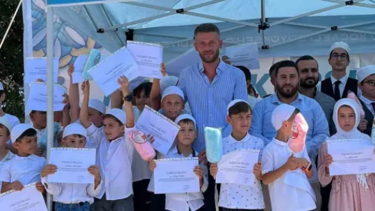 Kur'an kursunu bitiren öğrencilere bisiklet sürprizi