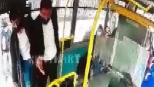 Kuralsızlığa izin vermeyen sürücüyü bıçaklamak istediler
