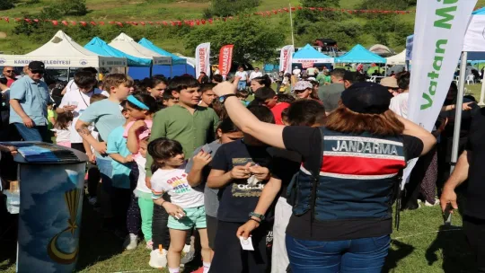 Kuruluş yıl dönümlerini çocuklarla kutladılar