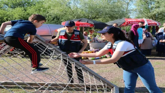 Kuruluş yıl dönümlerini çocuklarla kutladılar