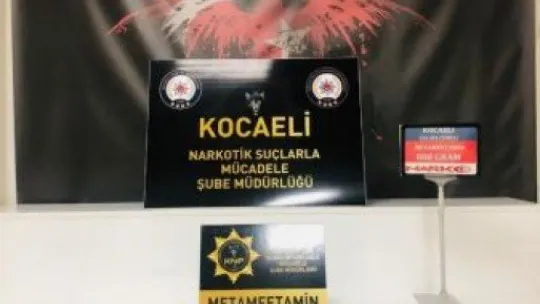 Kuryelerin midelerinden 871 gram uyuşturucu çıktı!