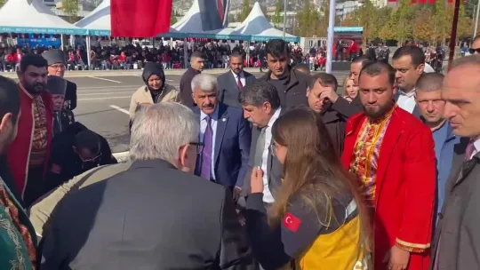 Fenalaşan mehteran bölükbaşına ilk müdahaleyi milletvekilleri yaptı