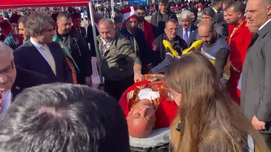 Fenalaşan mehteran bölükbaşına ilk müdahaleyi milletvekilleri yaptı