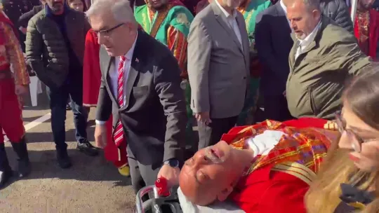 Fenalaşan mehteran bölükbaşına ilk müdahaleyi milletvekilleri yaptı
