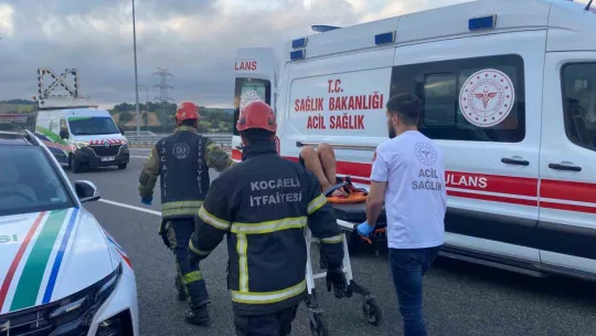 Otomobil yön tabelasına çarptı: 1 ölü, 4 yaralı