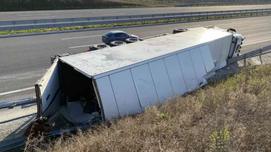 Kuzey Marmara'da tır devrildi
