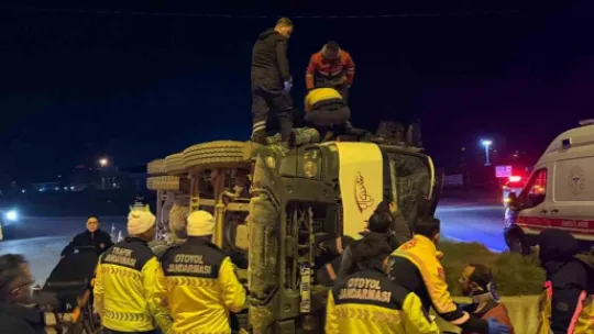 Beton mikseri devrildi: 2 yaralı