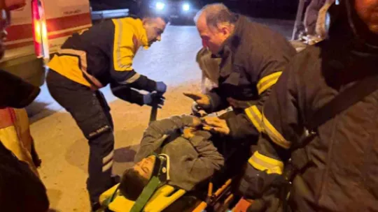 Beton mikseri devrildi: 2 yaralı