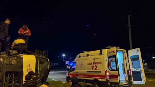 Beton mikseri devrildi: 2 yaralı