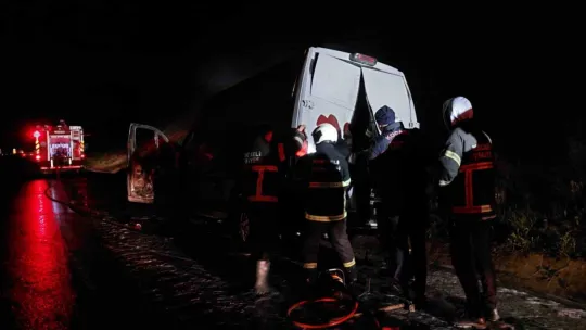 Kuzey Marmara Otoyolu'nda minibüs küle döndü