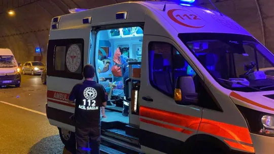 Arızalanan otomobile tır çarptı! Çok sayıda yaralı var