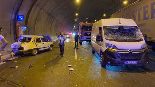 Arızalanan otomobile tır çarptı! Çok sayıda yaralı var