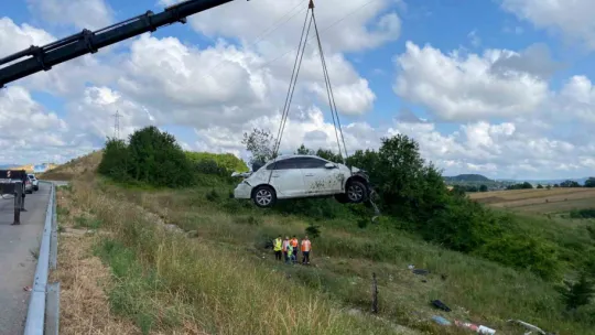 Kuzey Marmara Otoyolu'nda otomobil şarampole uçtu: 8 yaralı