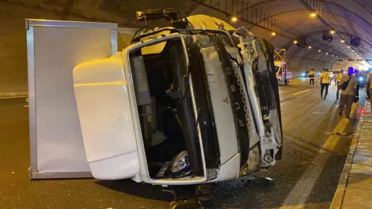 Kuzey Marmara Otoyolu'nda tünel içinde kaza: 1'i çocuk 3 yaralı