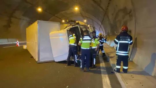 Kuzey Marmara Otoyolu'nda tünel içinde kaza: 1'i çocuk 3 yaralı