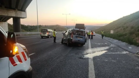 Otoyolda defalarca takla attı: 4 yaralı