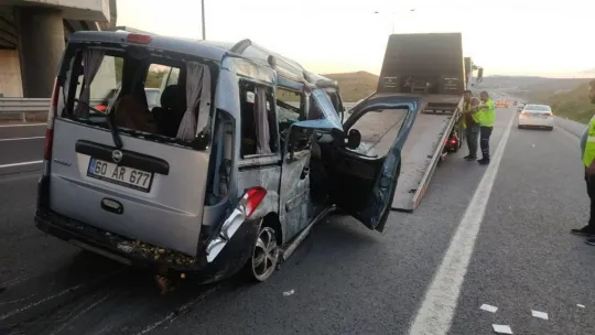 Otoyolda defalarca takla attı: 4 yaralı