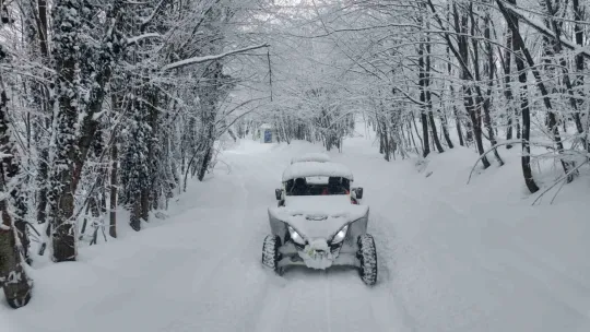 Lapa lapa kar altında adrenalin dolu yolculuk
