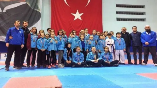 Lig tescil edildi, Kağıtspor karate şampiyon