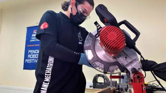Lise öğrencilerinin geliştirdiği robot denizleri tertemiz yapacak
