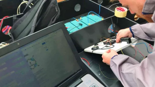 Lise öğrencilerinin geliştirdiği robot denizleri tertemiz yapacak