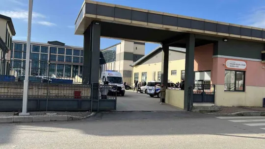 Lise öğrencisi sınıf arkadaşı tarafından okulda bıçaklandı