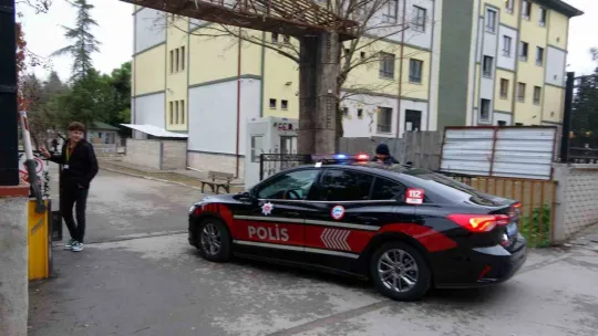 Lisede tartıştığı okul arkadaşını tornavida ile yaraladı