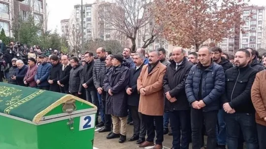 Gözyaşları içinde son yolculuğuna uğurlandı