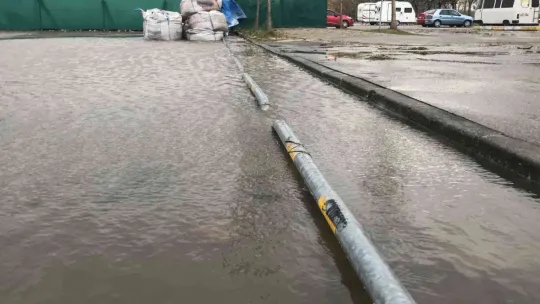 Kentin en büyük otoparkı denizle birleşti