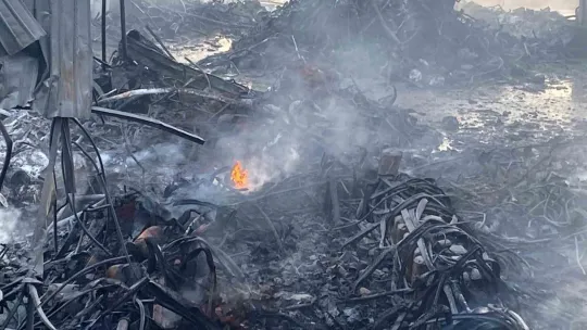 Lojistik deposunda 26 saattir soğutma çalışması yapılıyor