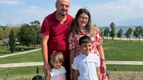 Minik Kağan için gökyüzüne yüzlerce balon bıraktılar