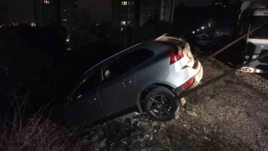 Lüks cip yeşillik alana düştü : 1 yaralı