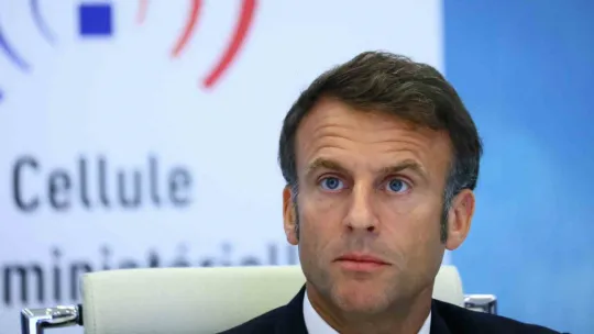 Macron: Sokaklara daha fazla polis konuşlandırılacak