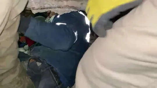 160 saat sonra 2 kişiyi daha kurtarıldı