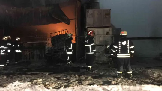 Madeni yağ fabrikasında çıkan yangın korkuttu