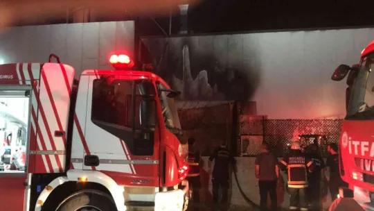 Madeni yağ fabrikasında çıkan yangın korkuttu