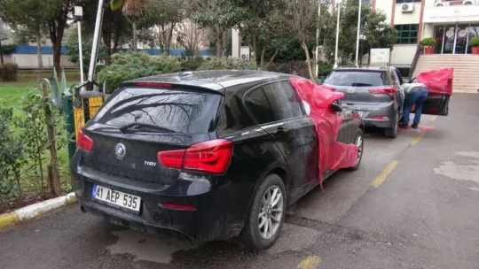Mahalle mahalle gezerek otomobilleri böyle parçaladılar