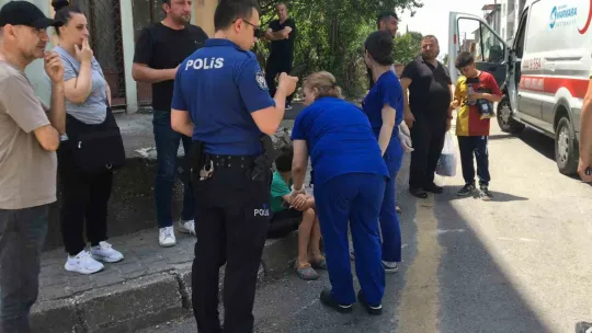 Mahallede bisiklet süren çocuk otomobile çarptı