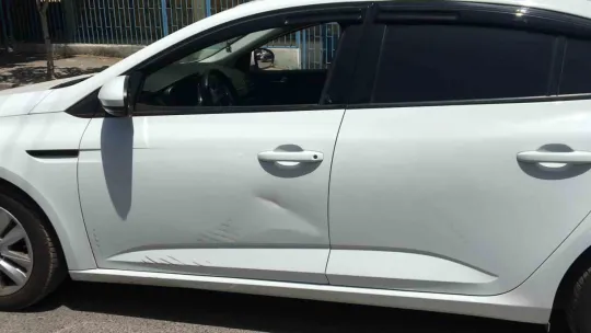 Mahallede bisiklet süren çocuk otomobile çarptı