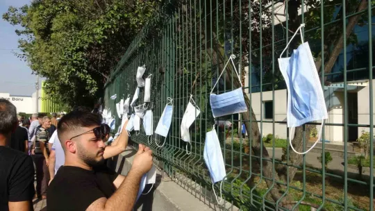 Mahalleli Zehir soluyoruz diyerek fabrikalar için ayağa kalktı