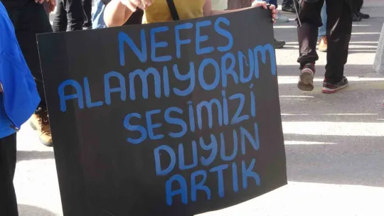 Mahalleli Zehir soluyoruz diyerek fabrikalar için ayağa kalktı