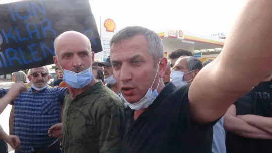 Mahalleli Zehir soluyoruz diyerek fabrikalar için ayağa kalktı