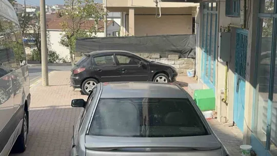 Mahalleyi ayağa kaldıran patlama: Elindekini atıp kaçtı