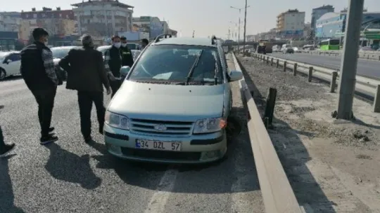 Makas atan bir otomobil yüzünden bariyerlere çarptı: 1 yaralı