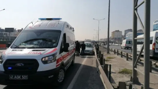 Makas atan bir otomobil yüzünden bariyerlere çarptı: 1 yaralı