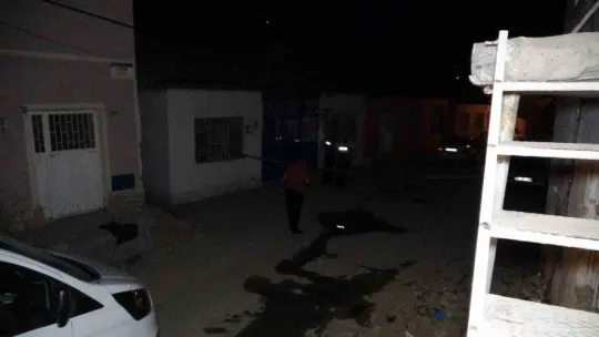 Husumetlisinin boğazını bıçakla kesip canlı yayın yaptı