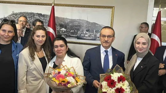 Malatya'ya atanan Vali Seddar Yavuz ve eşinden duygusal veda