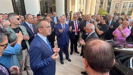 Malatya'ya atanan Vali Seddar Yavuz ve eşinden duygusal veda