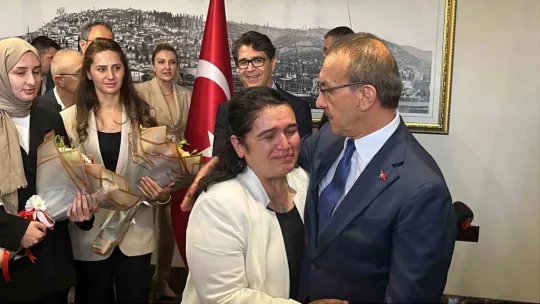 Malatya'ya atanan Vali Seddar Yavuz ve eşinden duygusal veda